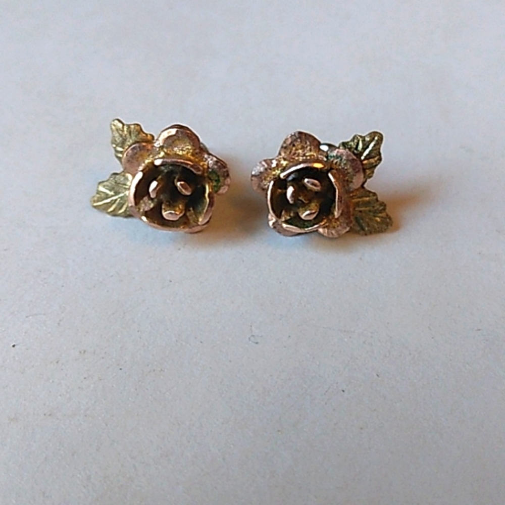 Tri tone black hills gold rose stud earrings 10k